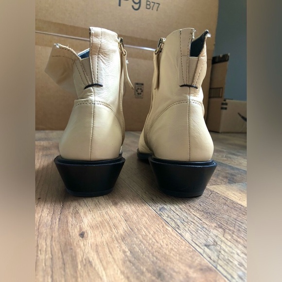 Franco Sarto Yeni Block Heel Ankle Boots Size: 6 - Picture 9 of 9